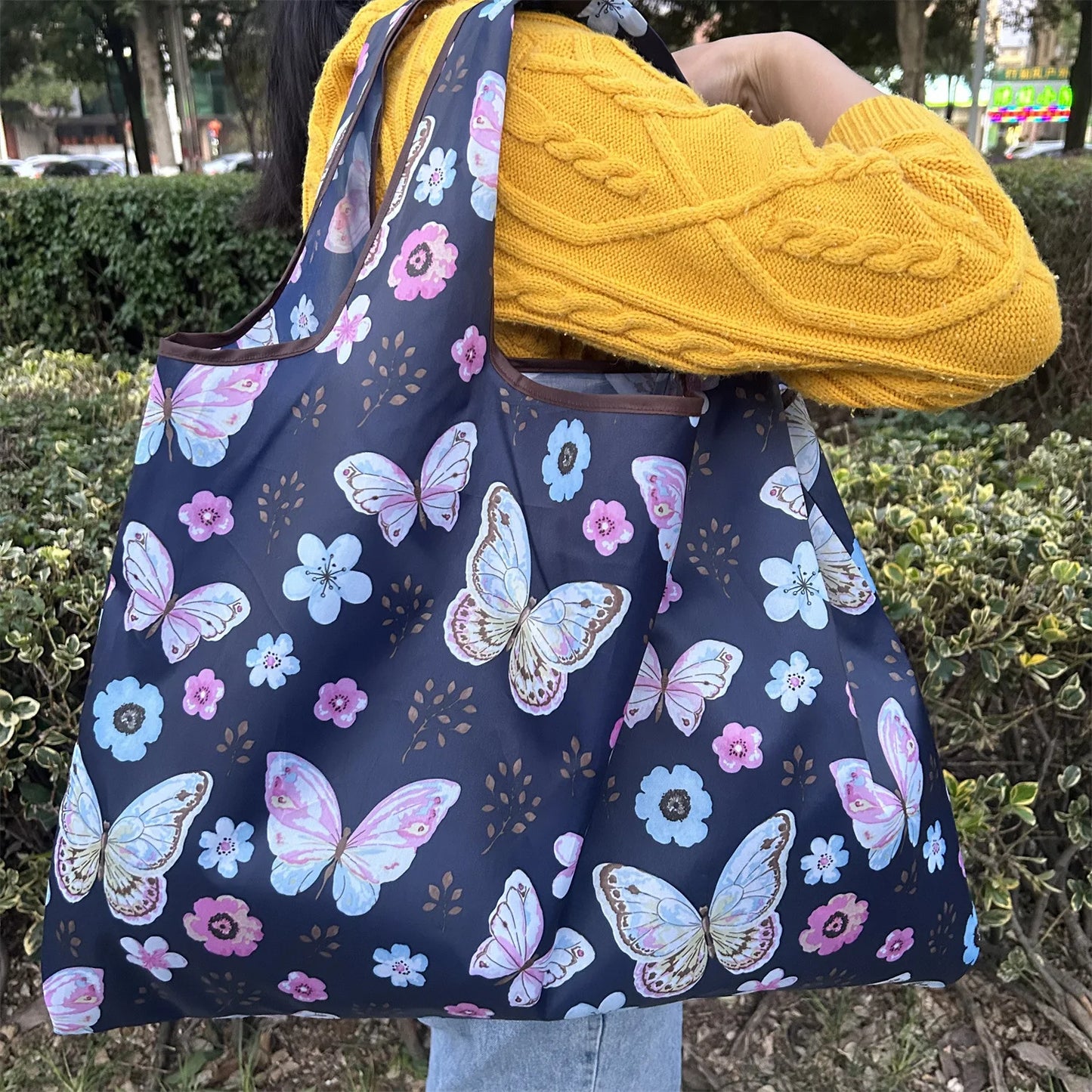 Large Foldable Shopping Bag New Fashion featuring colorful butterfly and floral pattern, ideal for eco-friendly shopping.